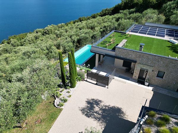 Modernità e funzionalità per una villa sul Lago di Garda