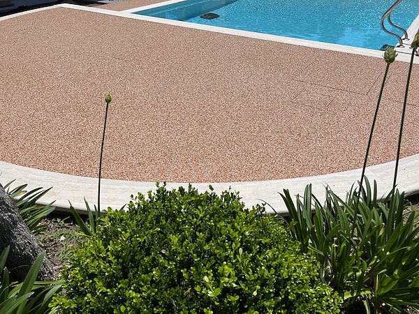Pavimentazione Drenante Pavidrena per bordo piscina - Pavima