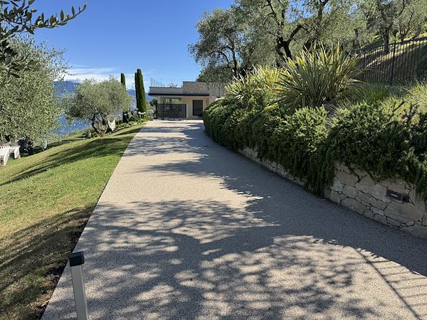 Modernità e funzionalità per una villa sul Lago di Garda
