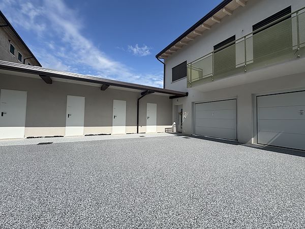 Pavimentazione drenante da esterno per parcheggio e marciapiedi a Verona