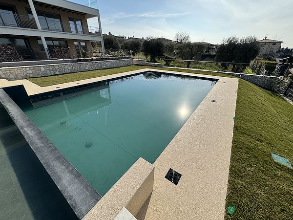 Pavimentazione Drenante Pavidrena per bordo piscina - Pavima