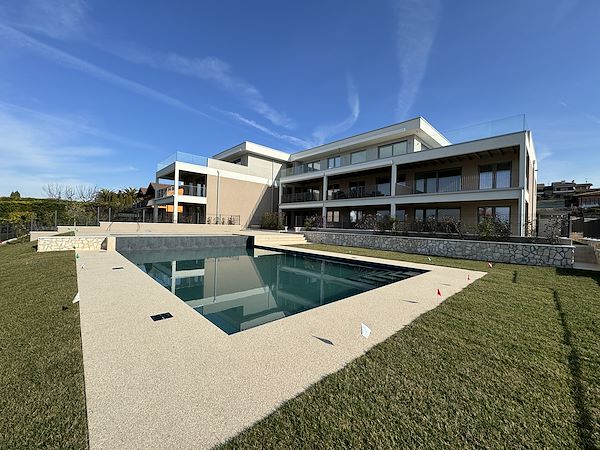 Pavimentazione Drenante Pavidrena per bordo piscina - Pavima