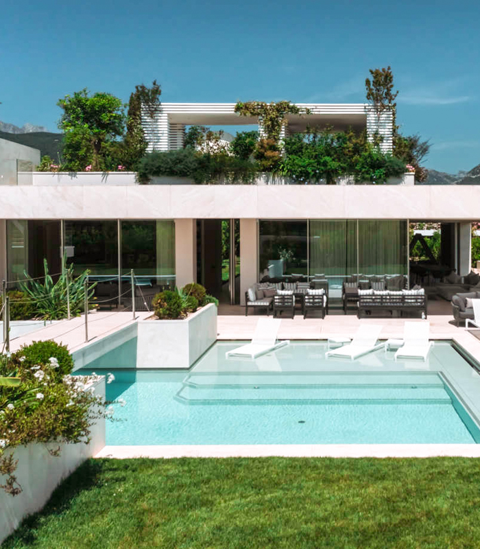 Pavimentazione drenante Pavidrena per i passaggi di una villa a Forte dei Marmi