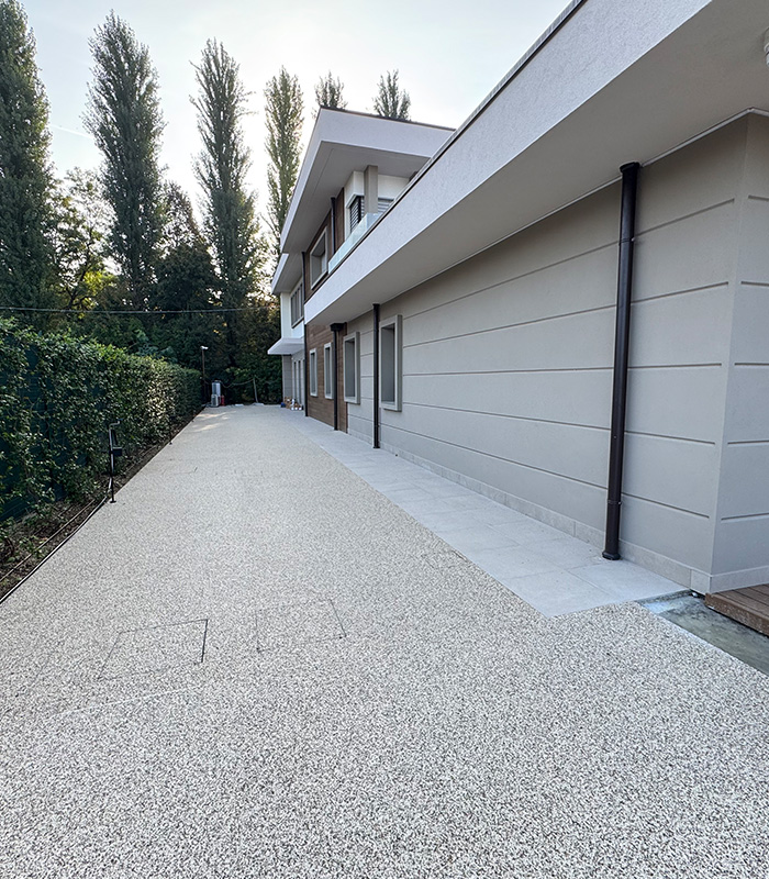 Pavimentazione drenante da esterno per una villetta privata a Modena